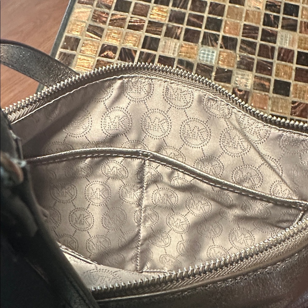 NWOT Michael Kors Metallic Silver Crossbody Bag - Picture 5 of 9